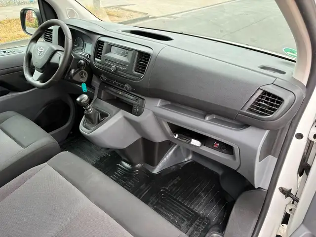 Toyota Proace view 12