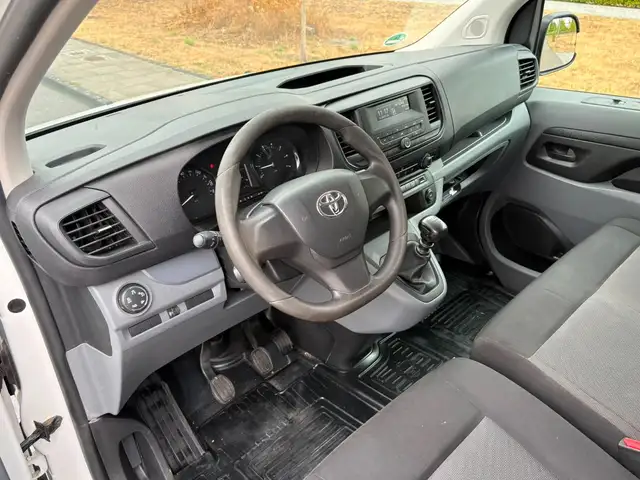 Toyota Proace view 9