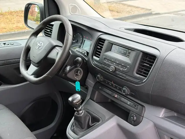 Toyota Proace view 13