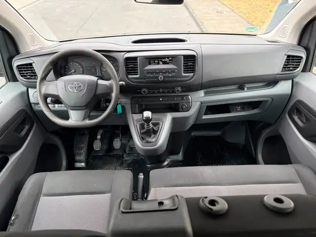 Toyota Proace view 15