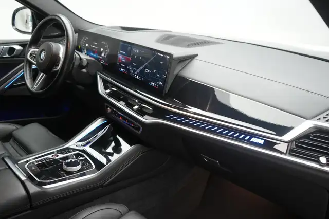 BMW X6 view 8