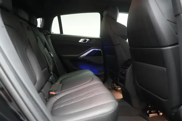 BMW X6 view 9