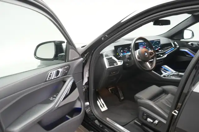 BMW X6 view 12