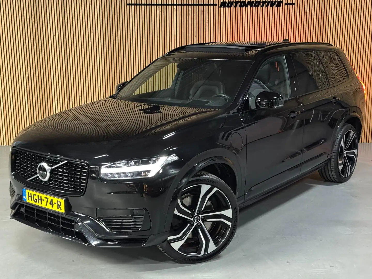 Volvo XC90 Volvo XC90 2.0 T8 Recharge AWD R-Design B&W|PANO|L Zwart - 2