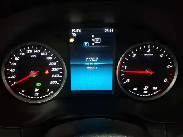 Mercedes-Benz GLC view 11