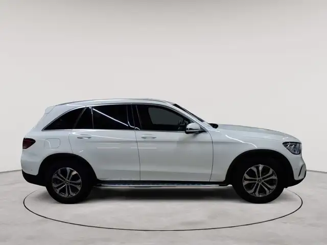 Mercedes-Benz GLC view 3