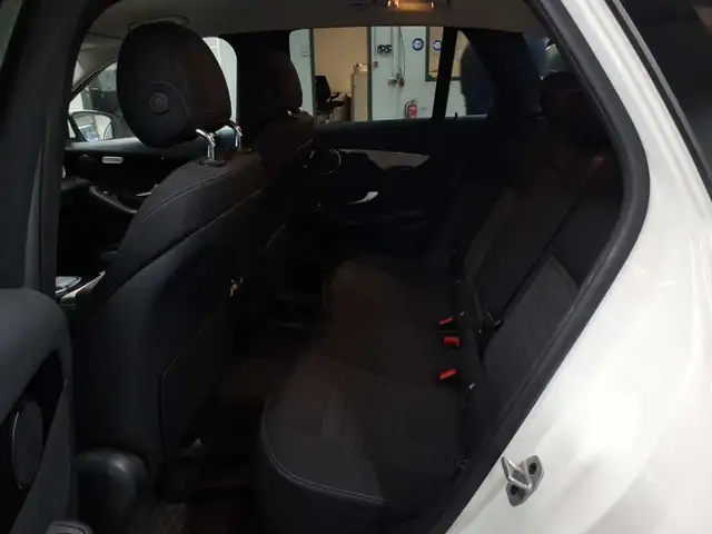 Mercedes-Benz GLC view 13