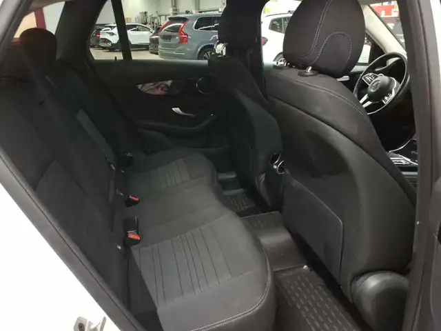 Mercedes-Benz GLC view 14