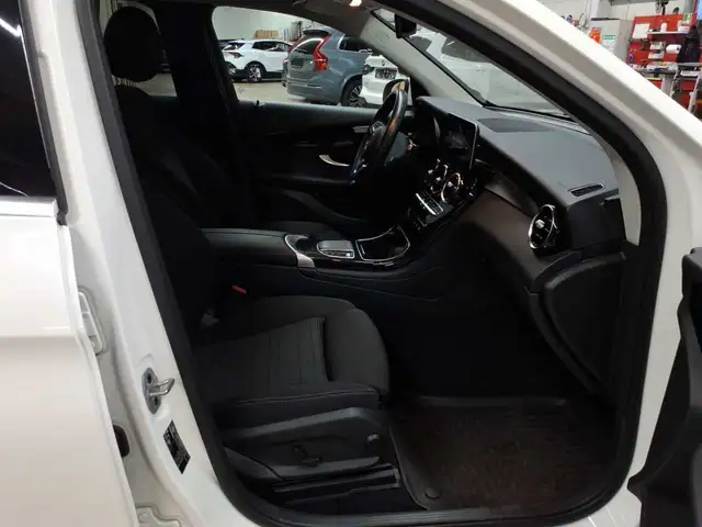Mercedes-Benz GLC view 8