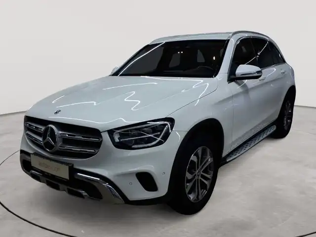 Mercedes-Benz GLC view 2