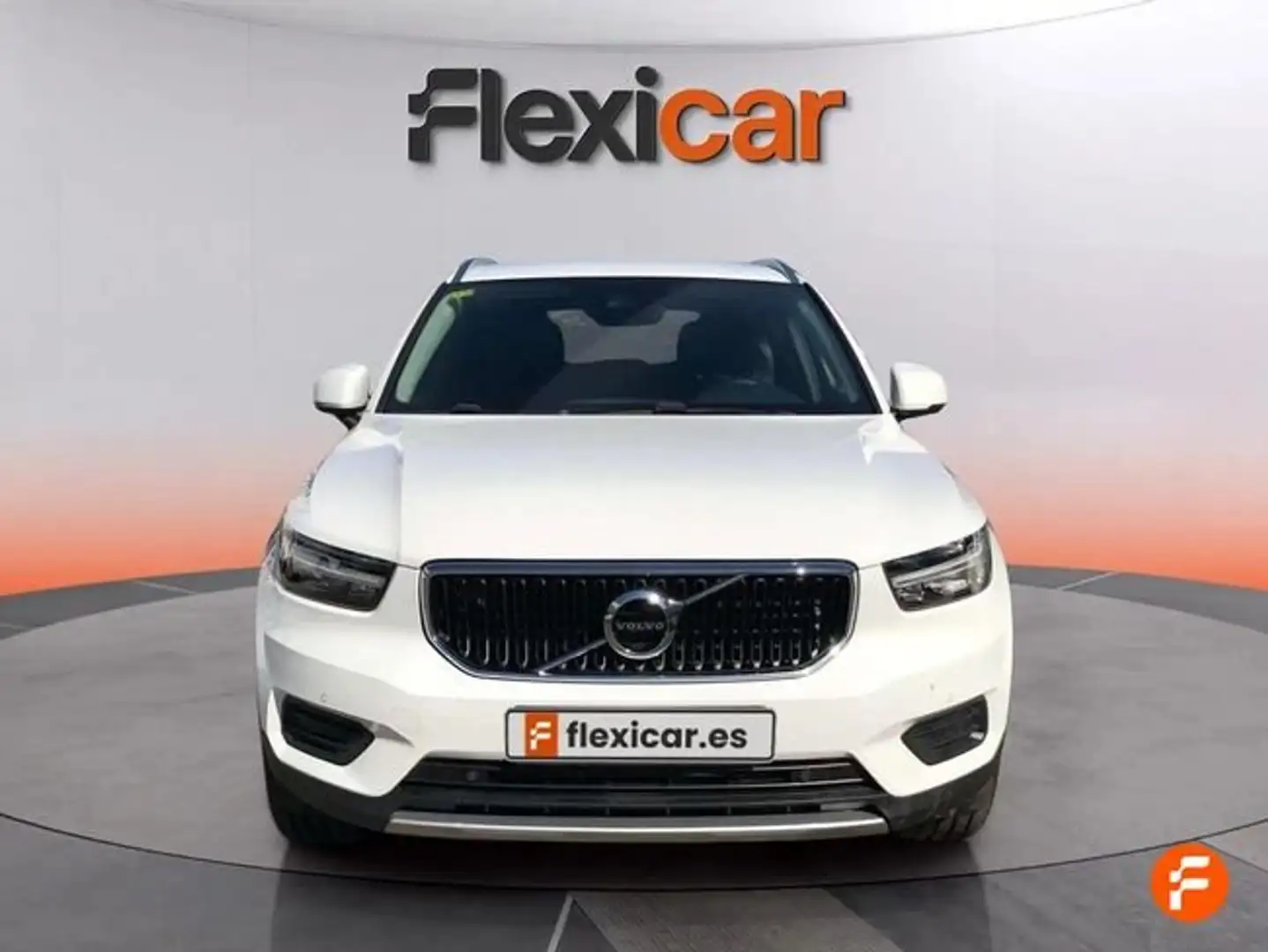 Volvo XC40 D3 Momentum AWD Aut. Blanc - 2
