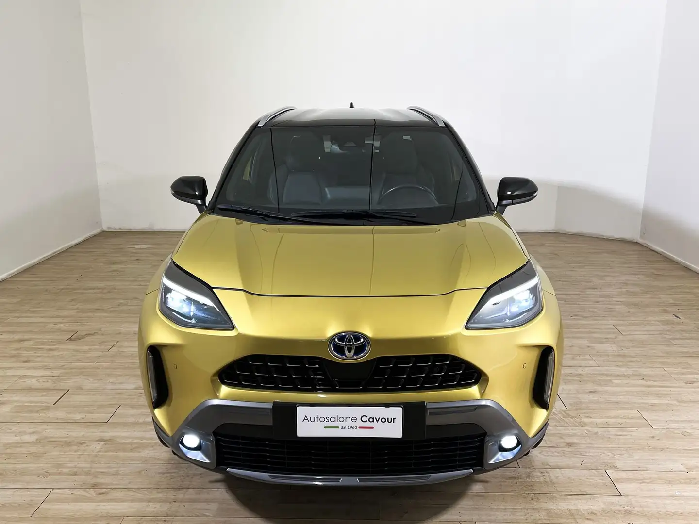 Toyota Yaris Cross 1.5H (116 CV) E-CVT Premiere AWD-i Gold - 2
