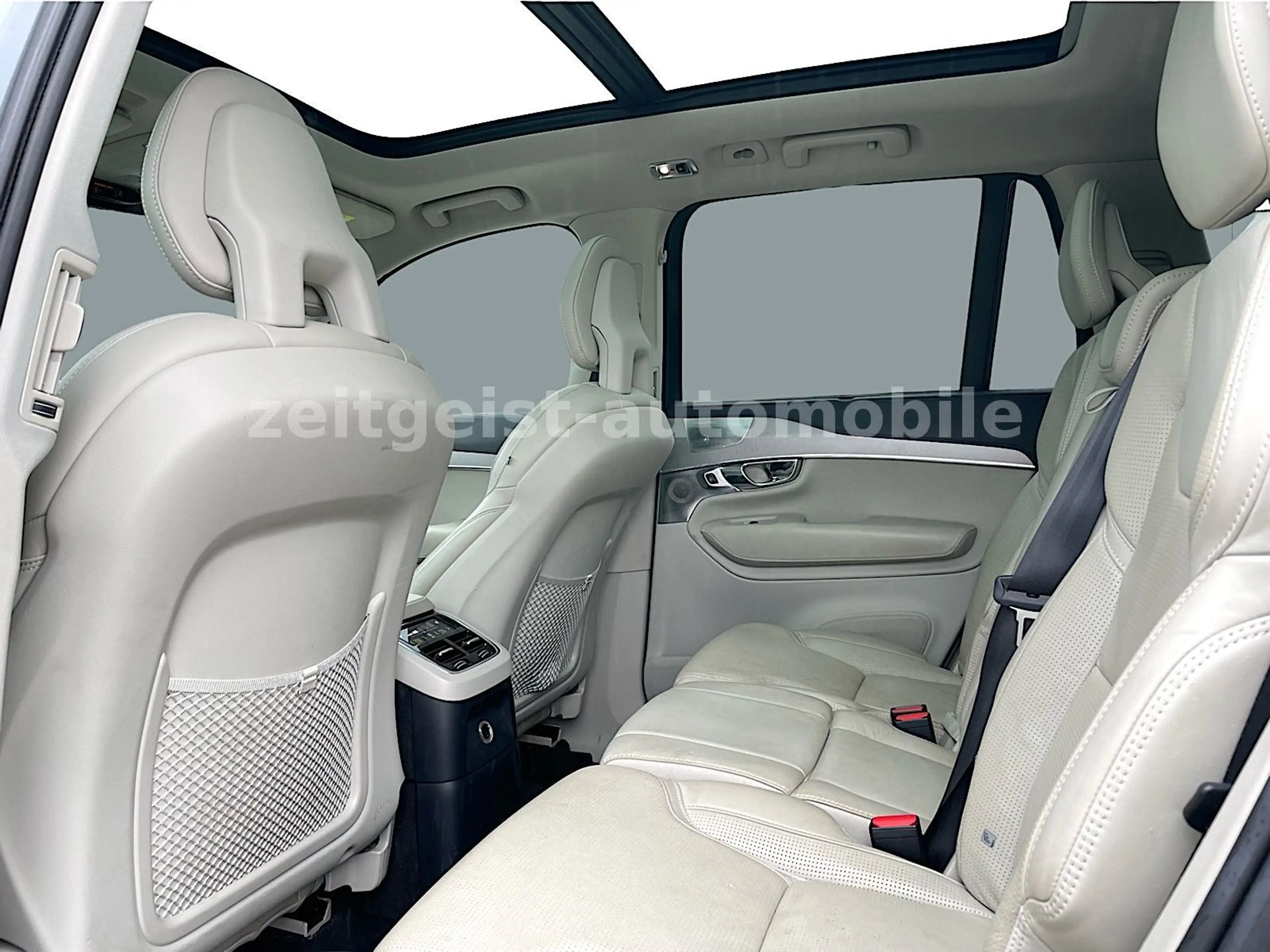 Volvo XC90 Inscription T8 AWD*7-SITZER*FULL EXTRAS* — photo 12