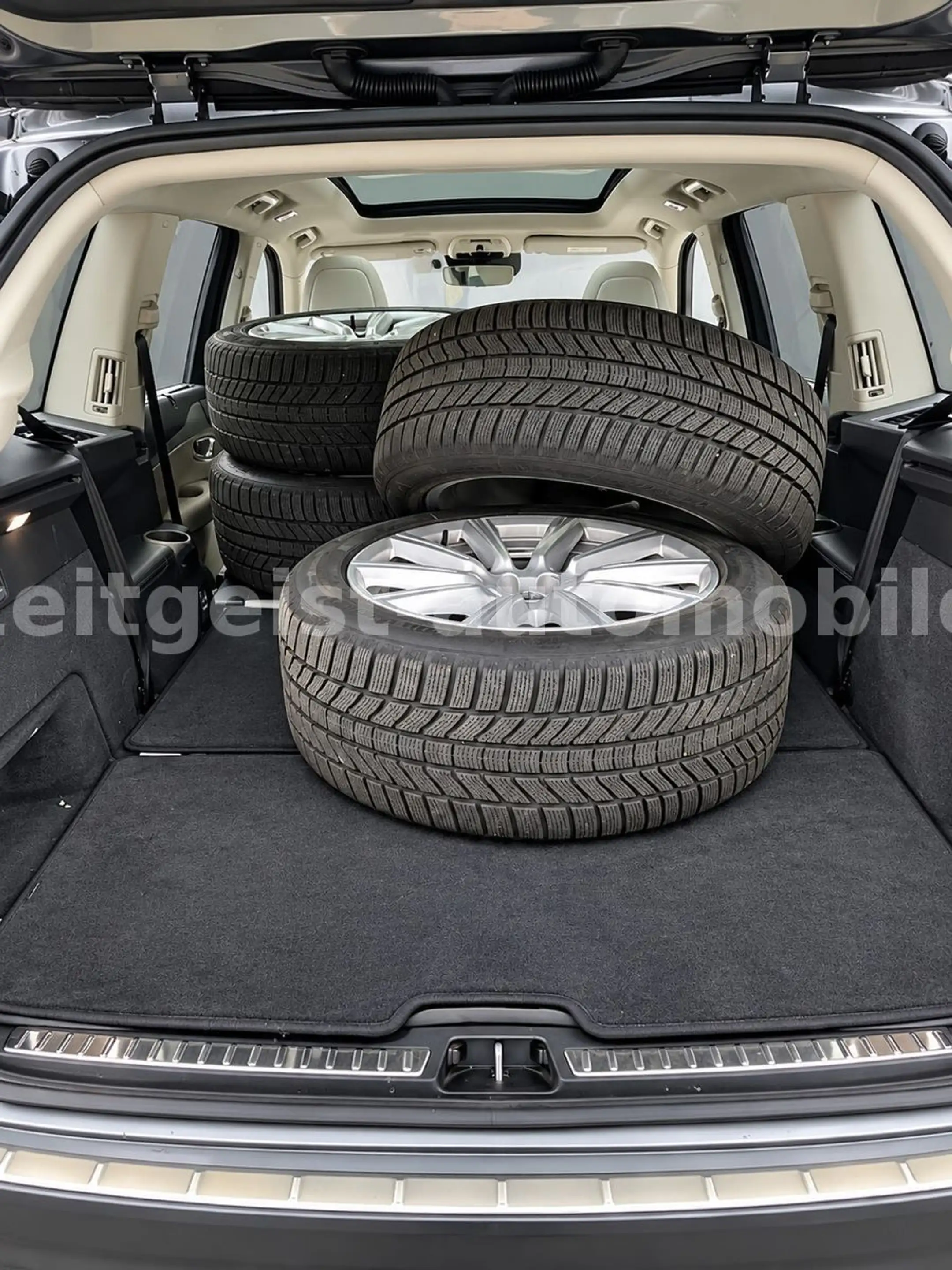 Volvo XC90 Inscription T8 AWD*7-SITZER*FULL EXTRAS* — photo 13