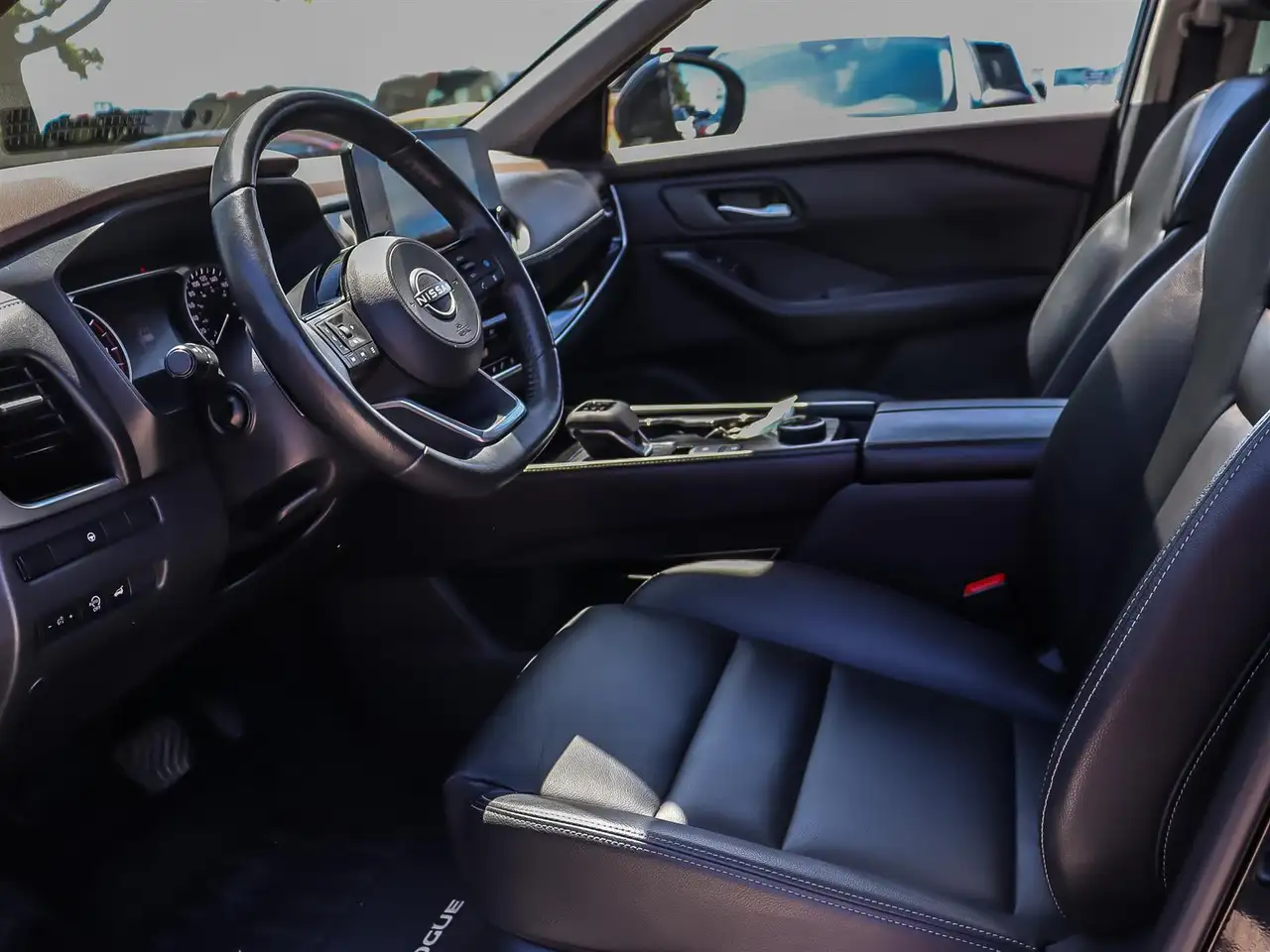 Nissan Rogue снимка Nissan Rogue