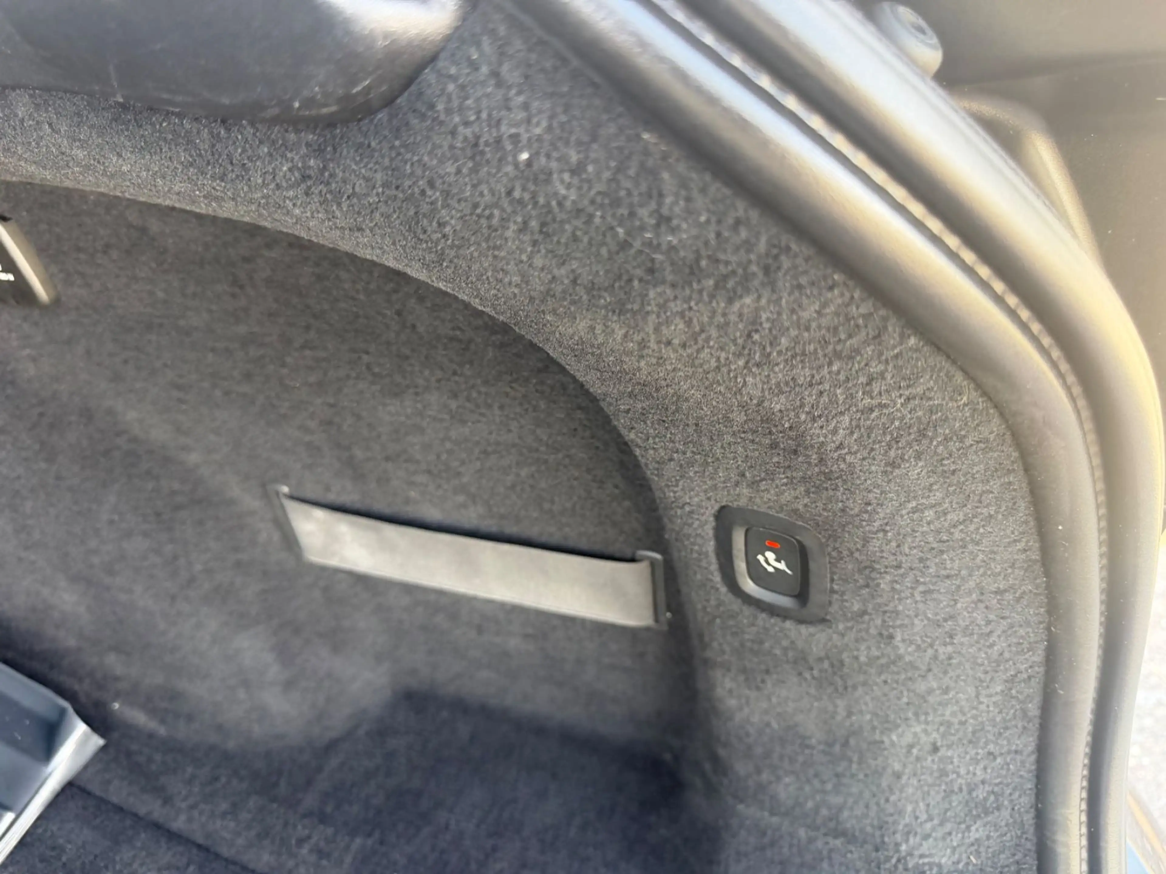 Volvo V90 Momentum B&W Sound/Panorama/AHK-Maxi Voll! — photo 13