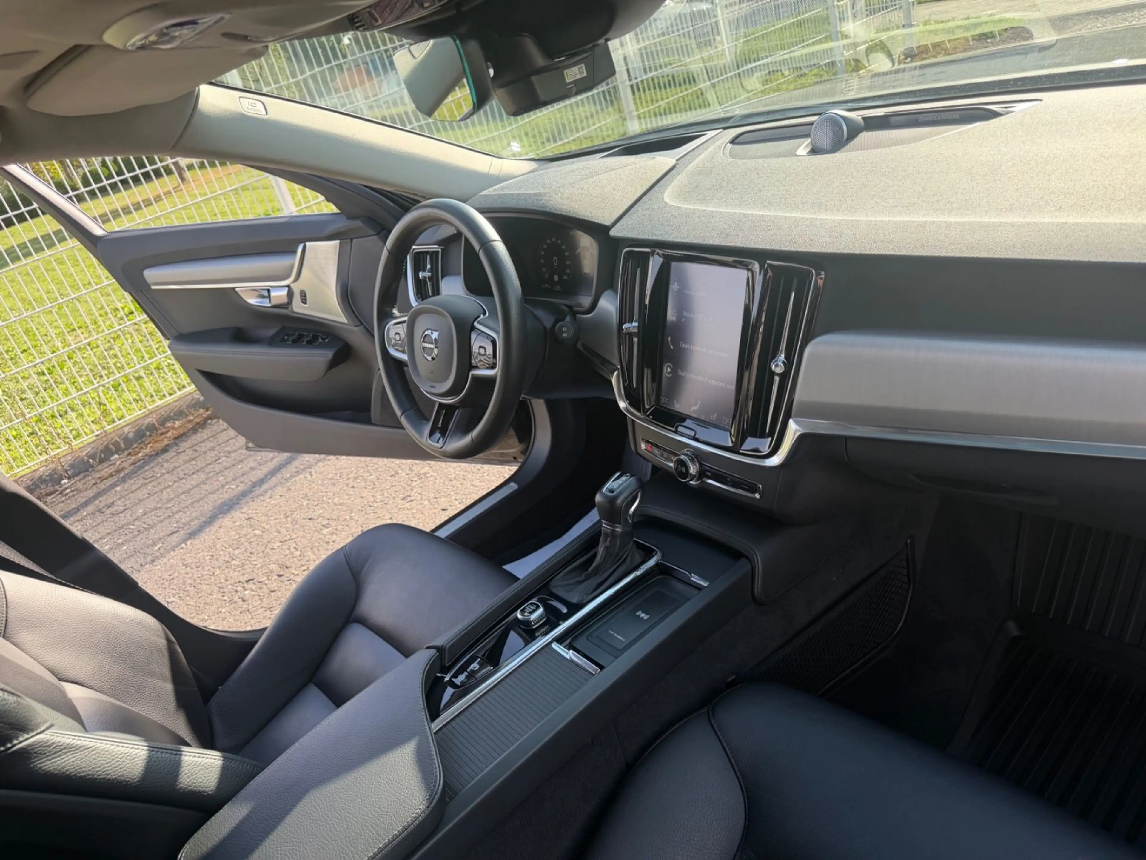 Volvo V90 Momentum B&W Sound/Panorama/AHK-Maxi Voll! — photo 4