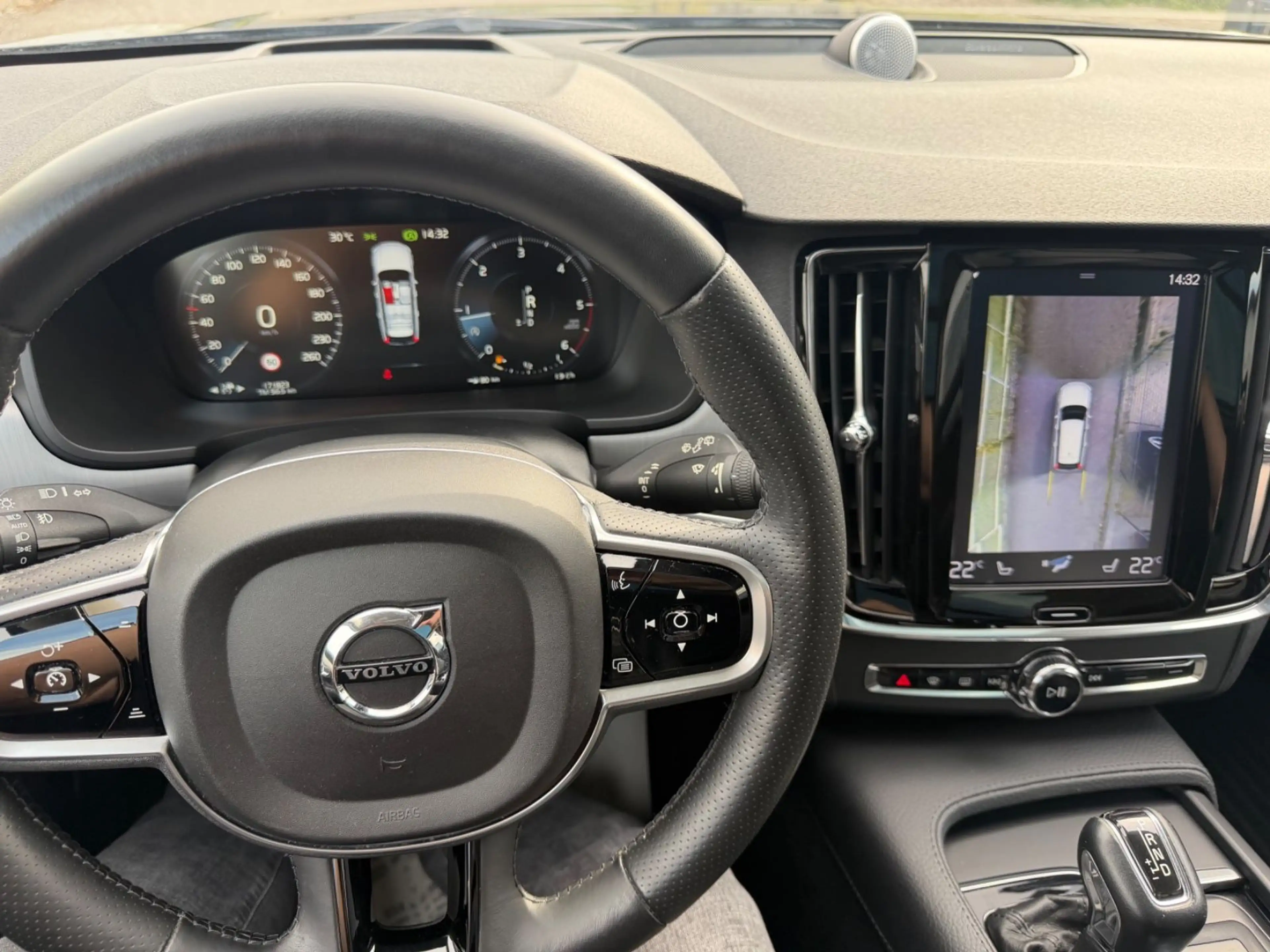 Volvo V90 Momentum B&W Sound/Panorama/AHK-Maxi Voll! — photo 9
