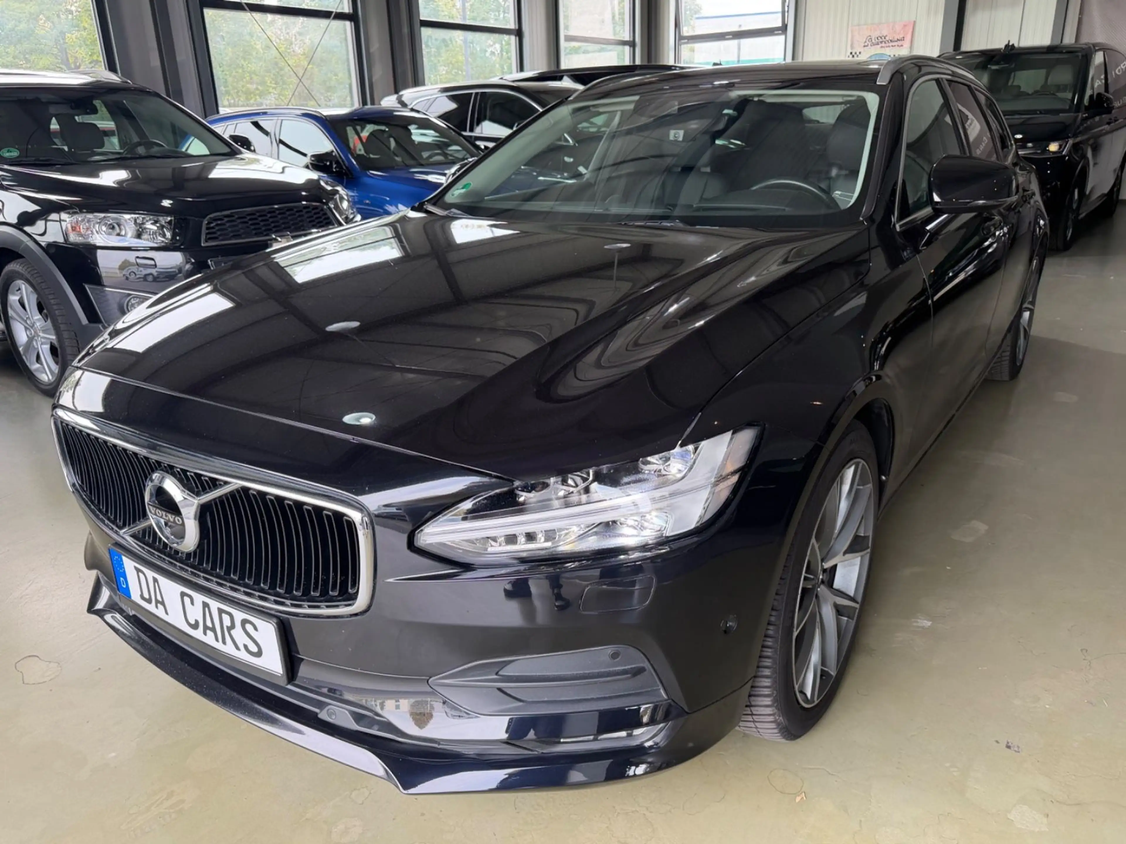 Volvo V90 Momentum B&W Sound/Panorama/AHK-Maxi Voll! — photo 2
