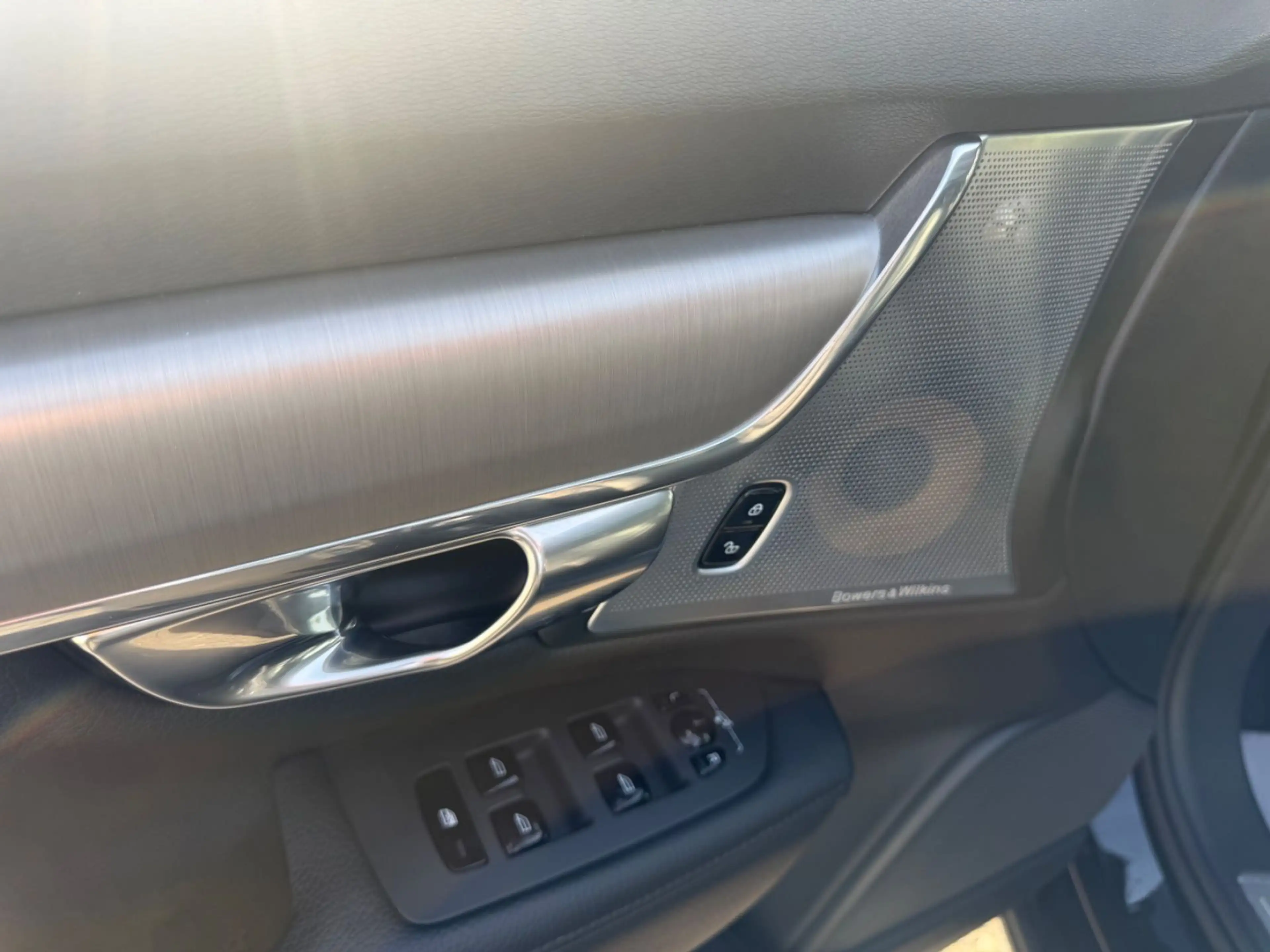 Volvo V90 Momentum B&W Sound/Panorama/AHK-Maxi Voll! — photo 12
