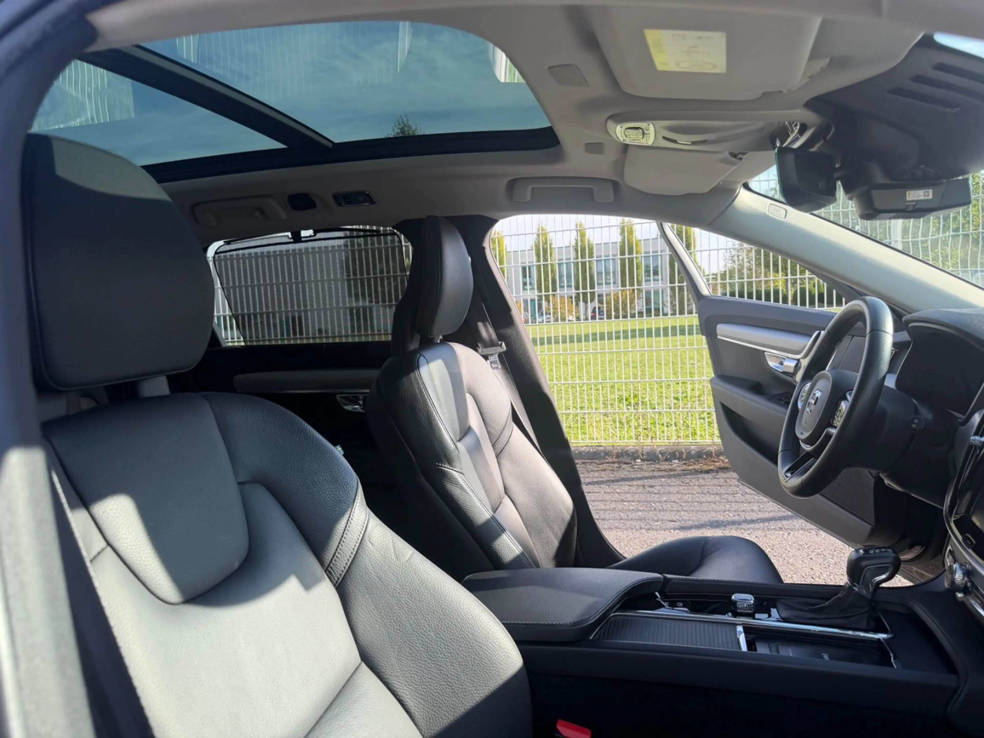 Volvo V90 Momentum B&W Sound/Panorama/AHK-Maxi Voll! — photo 15