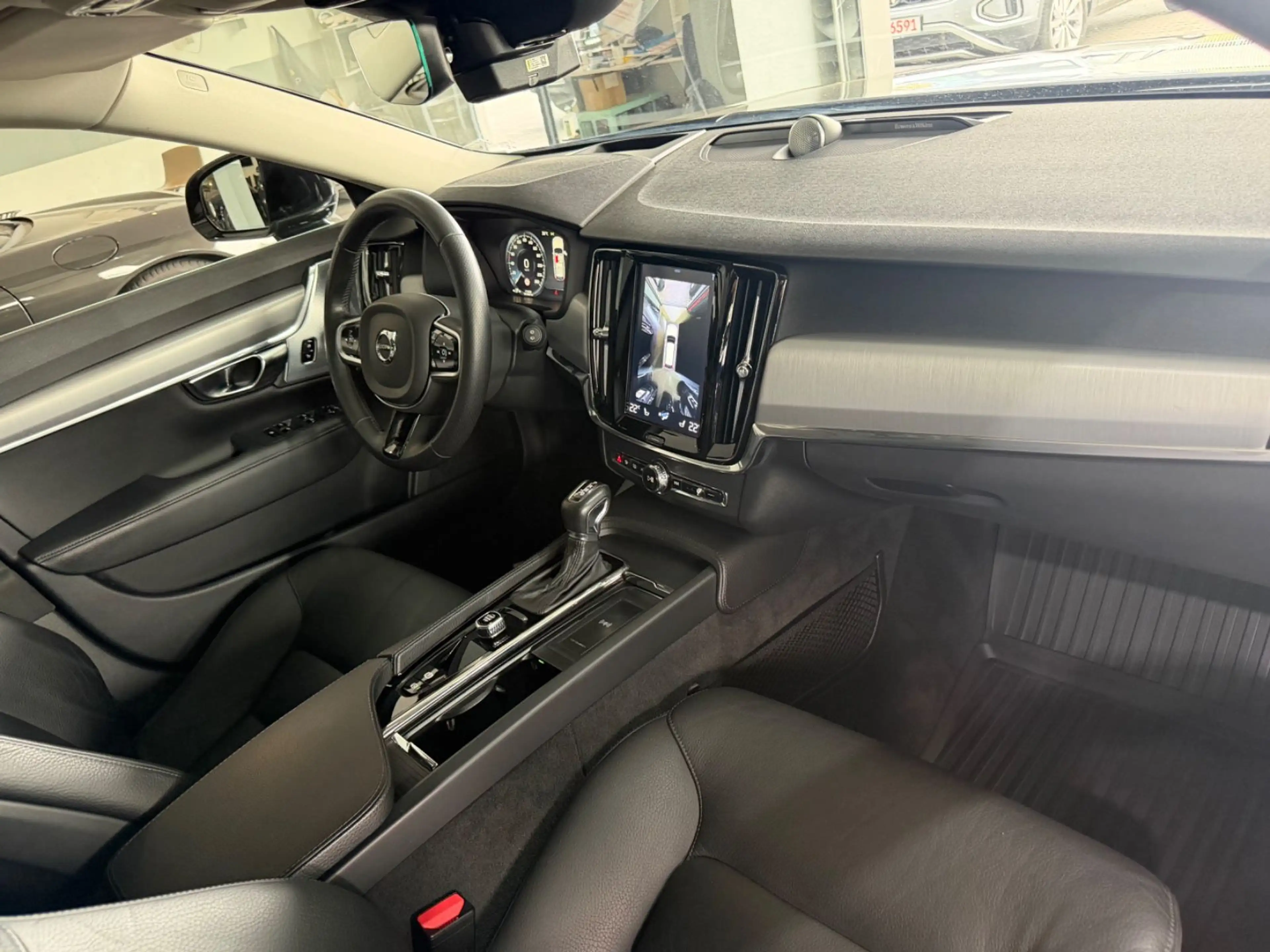 Volvo V90 Momentum B&W Sound/Panorama/AHK-Maxi Voll! — photo 5
