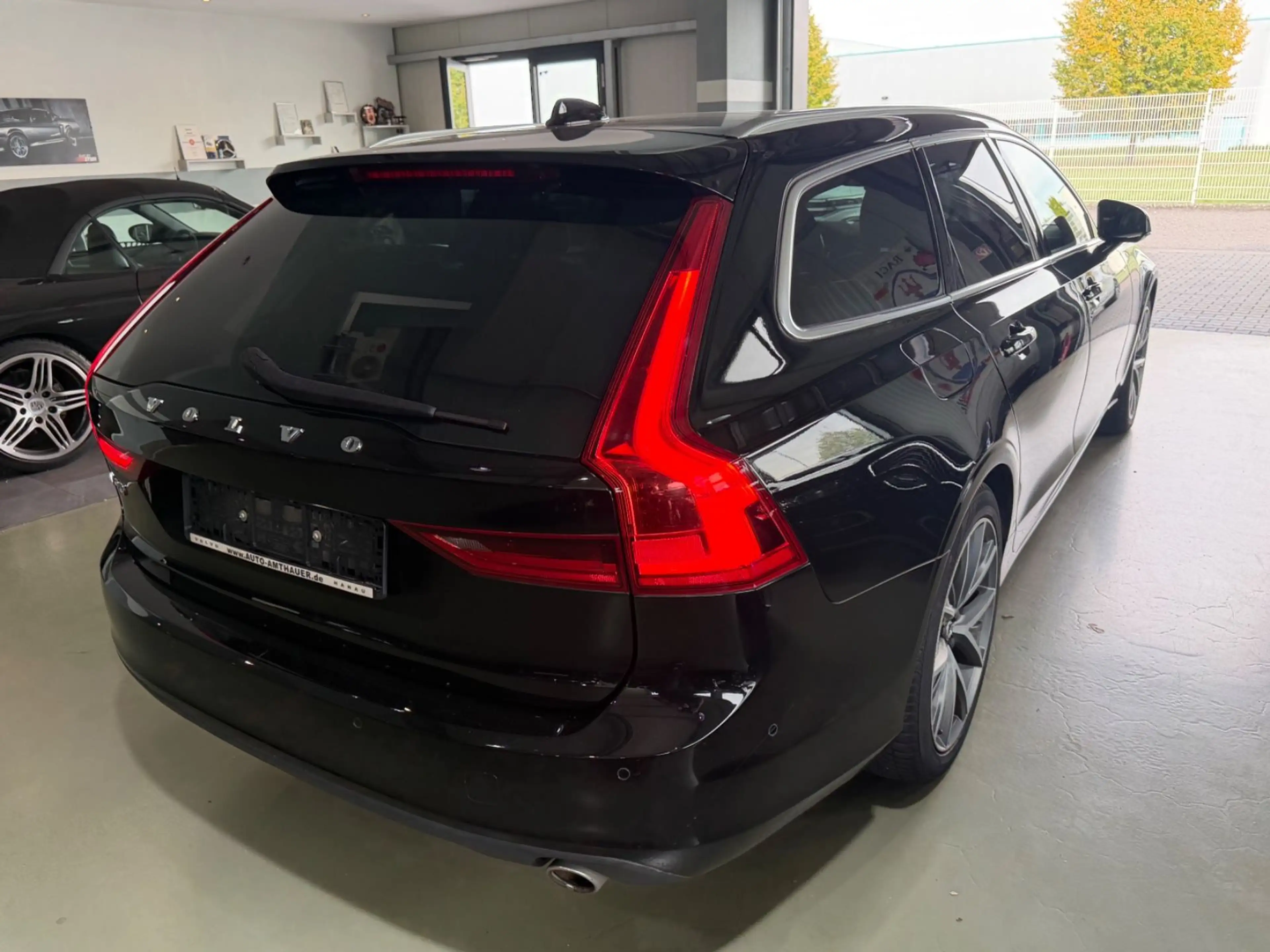 Volvo V90 Momentum B&W Sound/Panorama/AHK-Maxi Voll! — photo 7