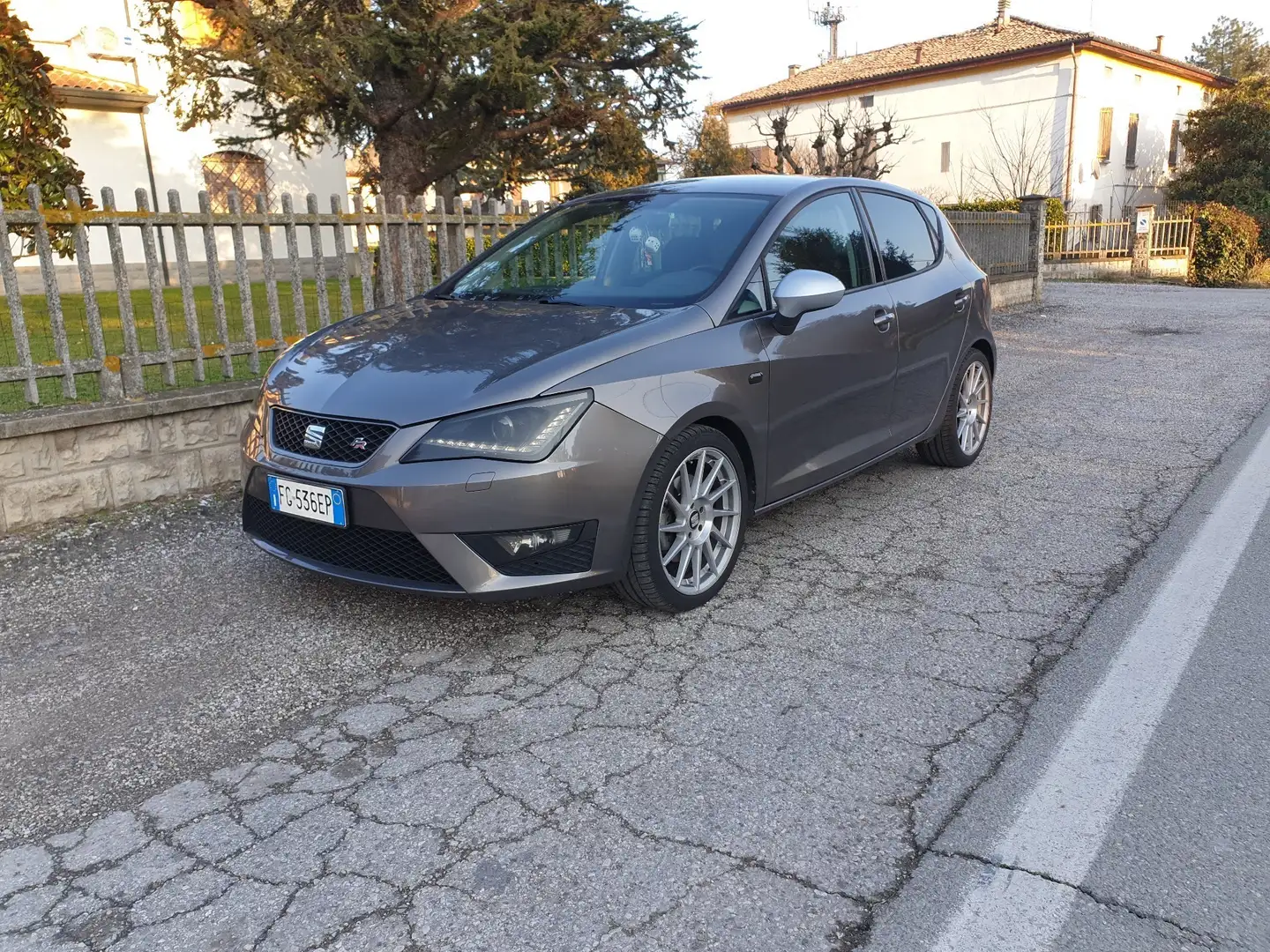SEAT Ibiza 5p 1.4 tdi cr FR s&s 105cv Grigio - 1
