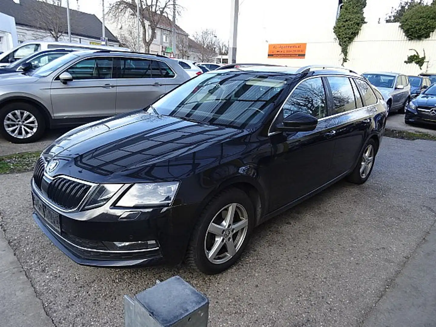 Skoda Octavia Octavia Combi 2,0 TDI Style Zwart - 2