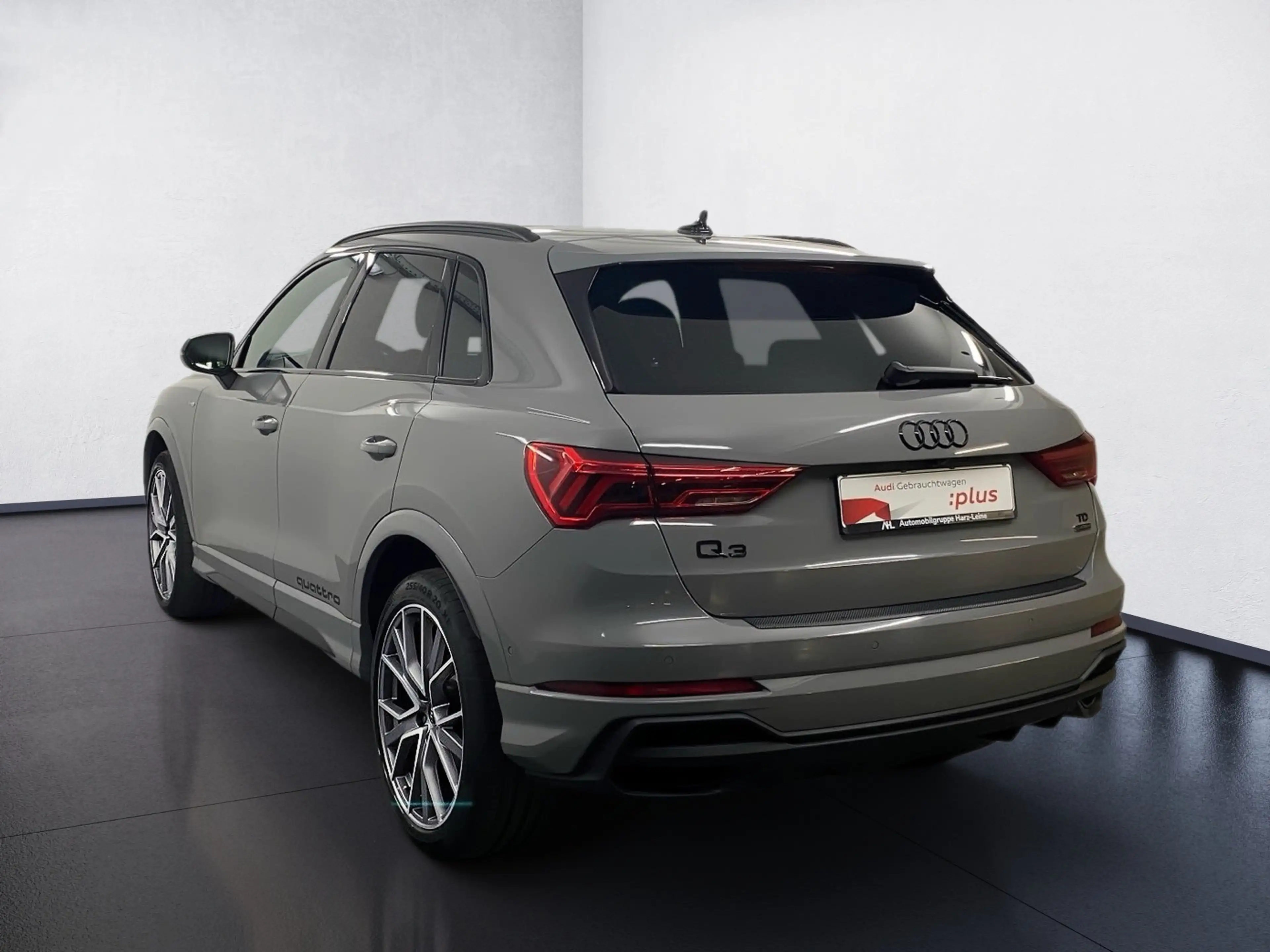 Audi Q3 35 TDI quattro S line AHK Pano 2xKlima 360 LM — photo 4