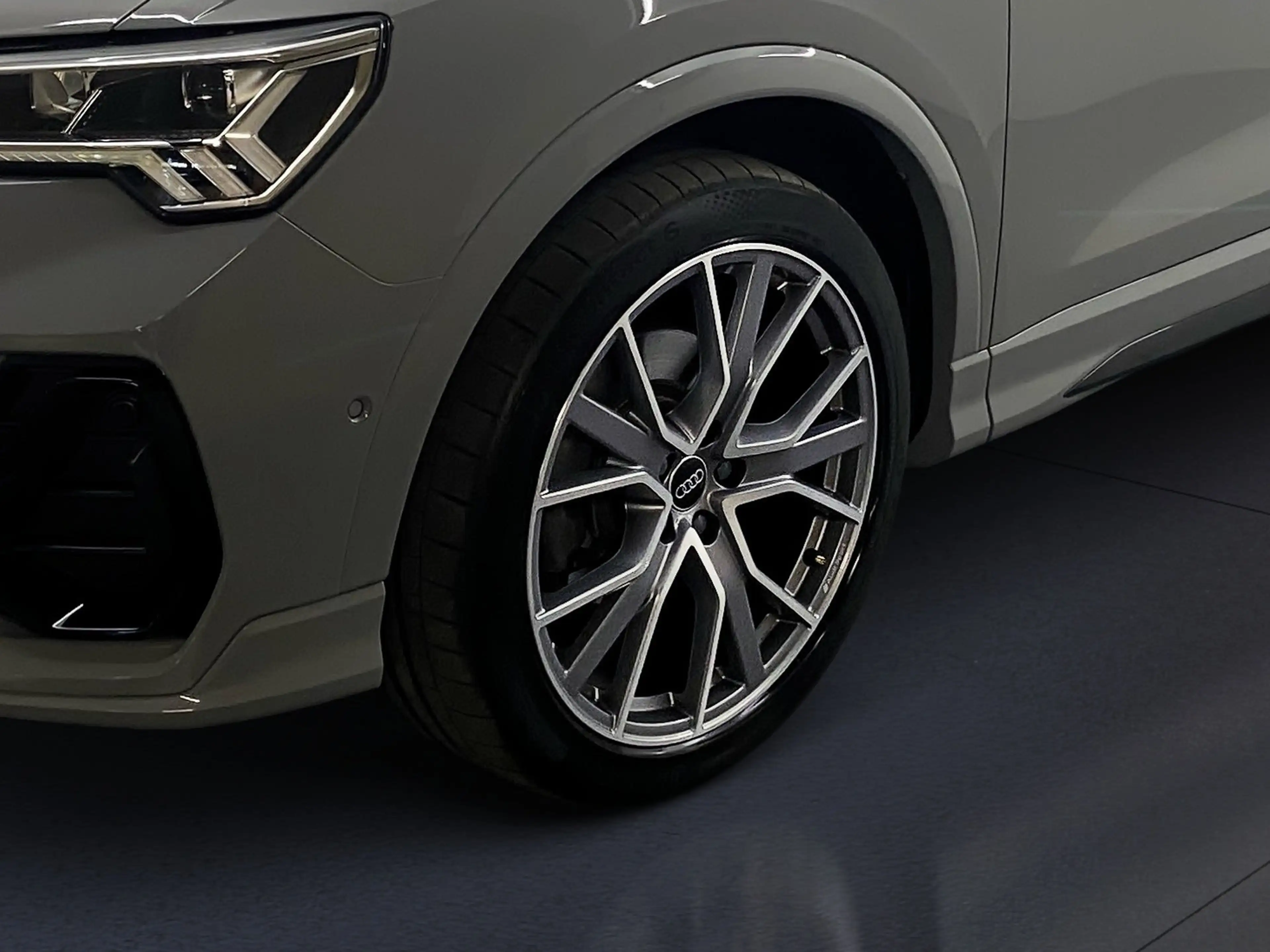 Audi Q3 35 TDI quattro S line AHK Pano 2xKlima 360 LM — photo 14