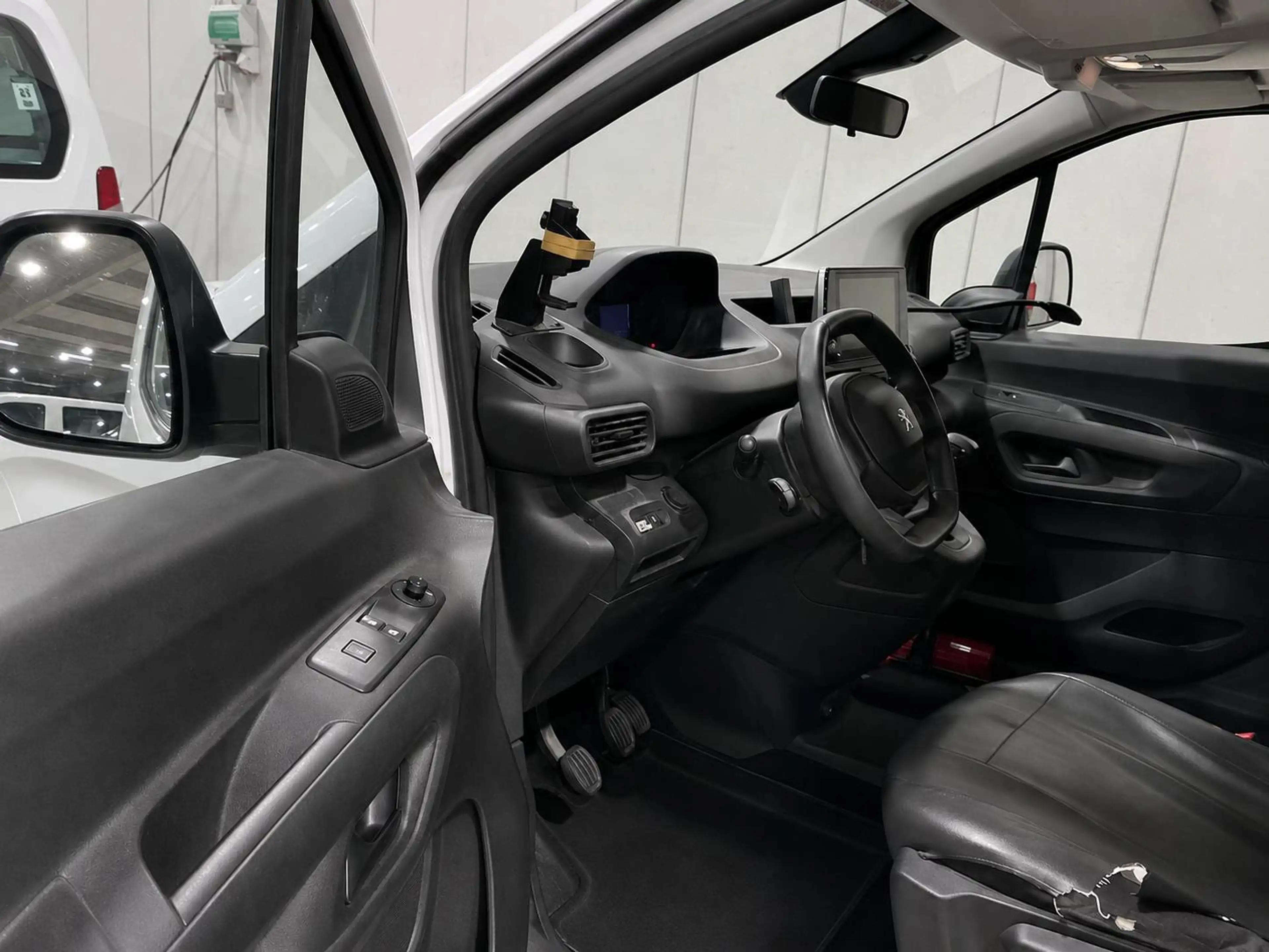 Peugeot Partner Partner 1.5 BlueHDi L2 Heavy / GPS/ Capteur Ar. A/C * Cruise* BLTHT *280X60€/m — photo 6