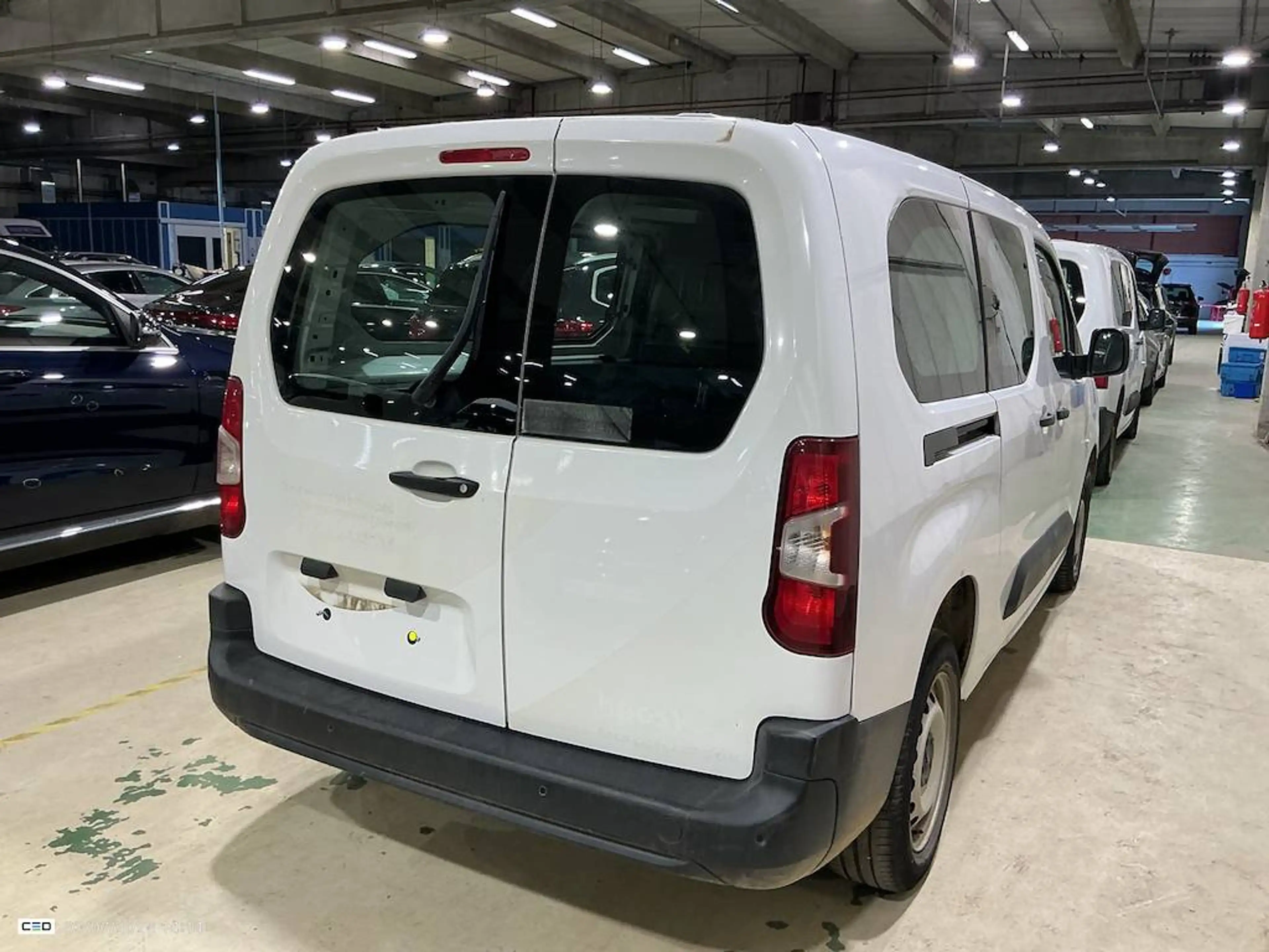 Peugeot Partner Partner 1.5 BlueHDi L2 Heavy / GPS/ Capteur Ar. A/C * Cruise* BLTHT *280X60€/m — photo 4