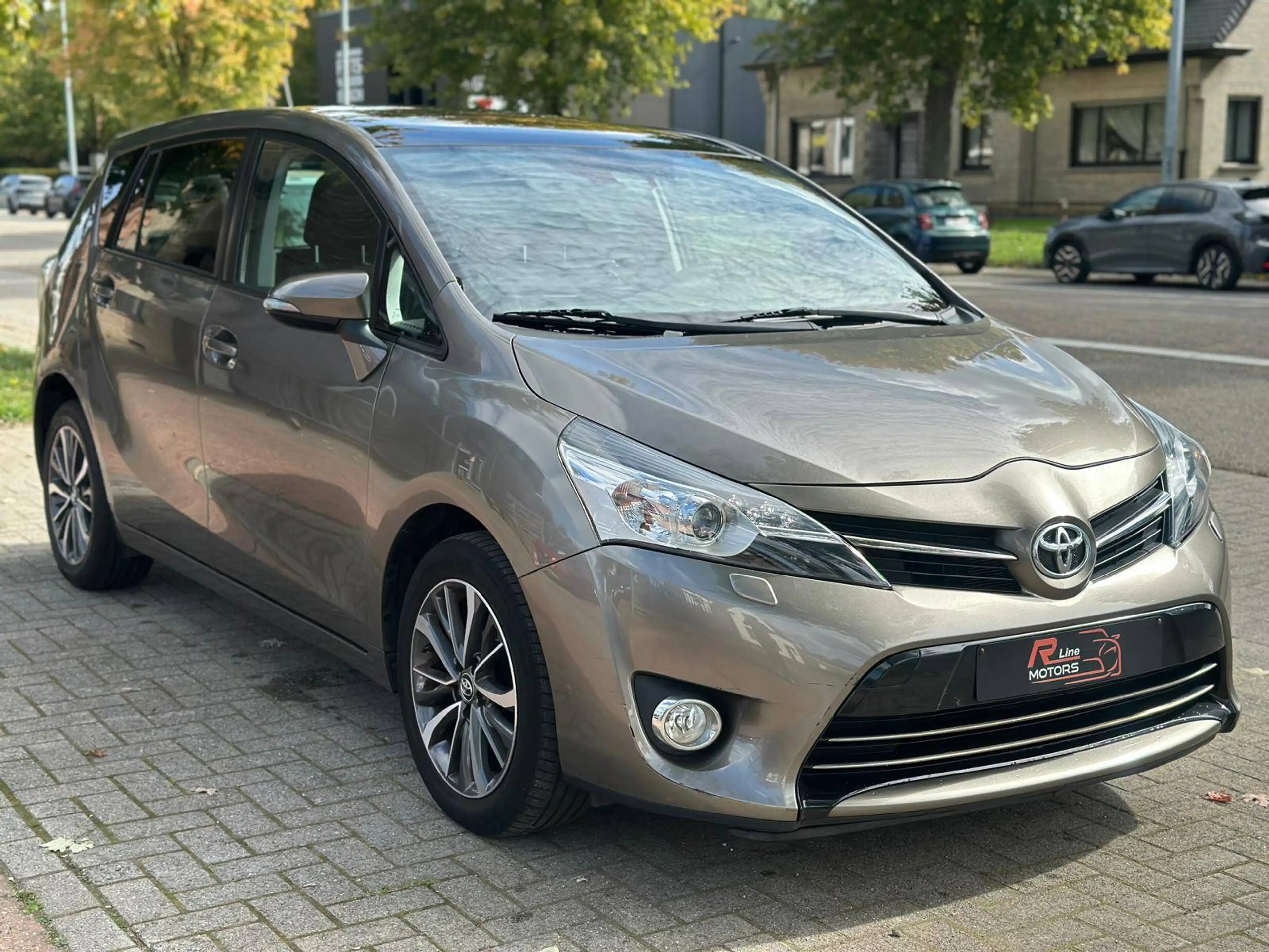 Toyota Verso 1.6i - 66.001KM - 7zitplaatsen - pano - camera - airco — photo 2