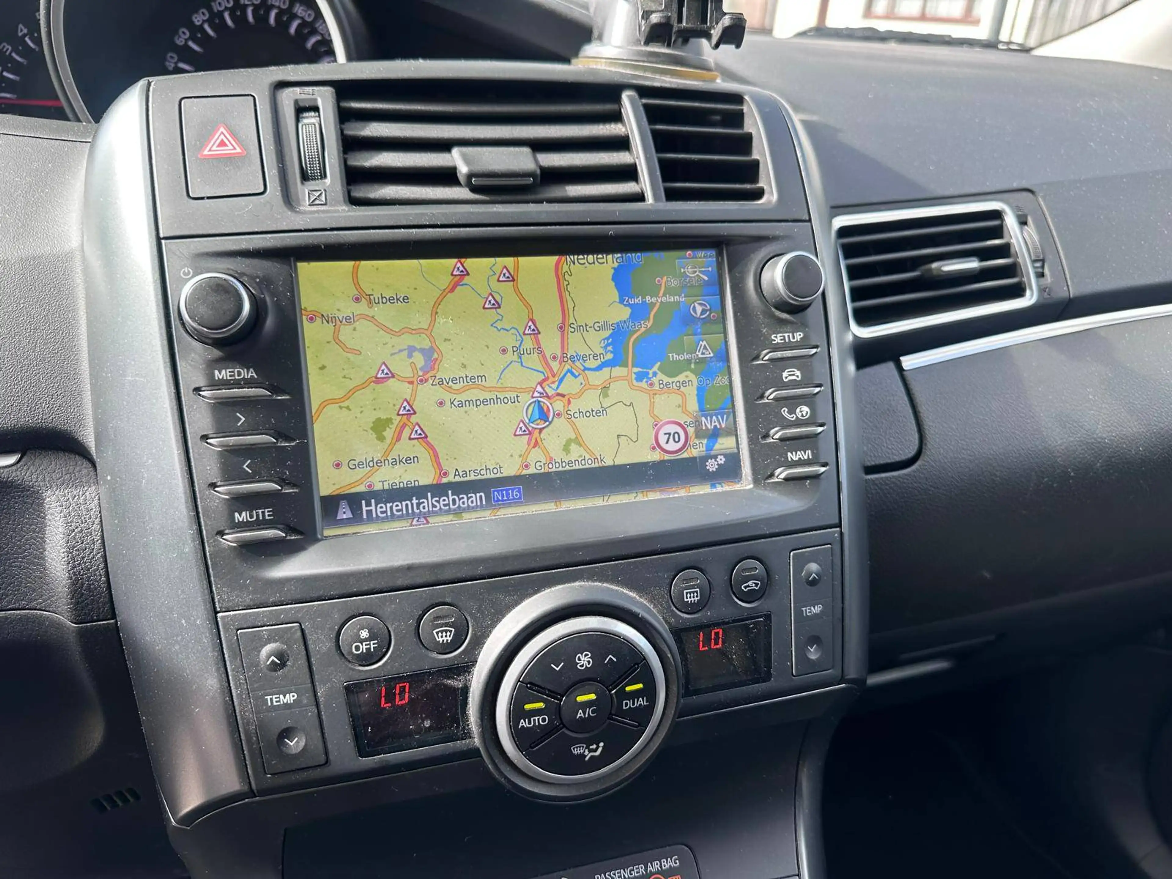 Toyota Verso 1.6i - 66.001KM - 7zitplaatsen - pano - camera - airco — photo 7