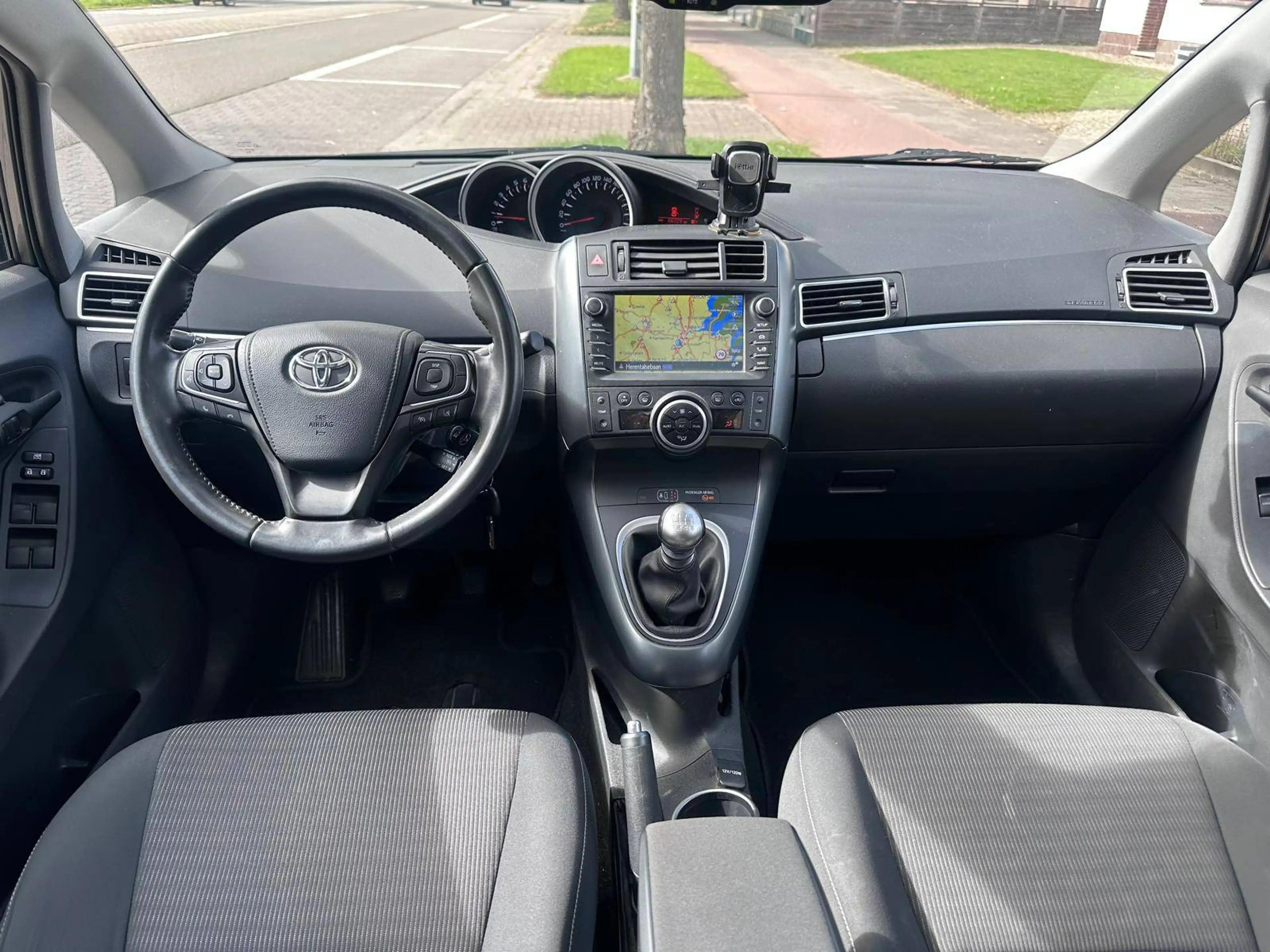 Toyota Verso 1.6i - 66.001KM - 7zitplaatsen - pano - camera - airco — photo 6