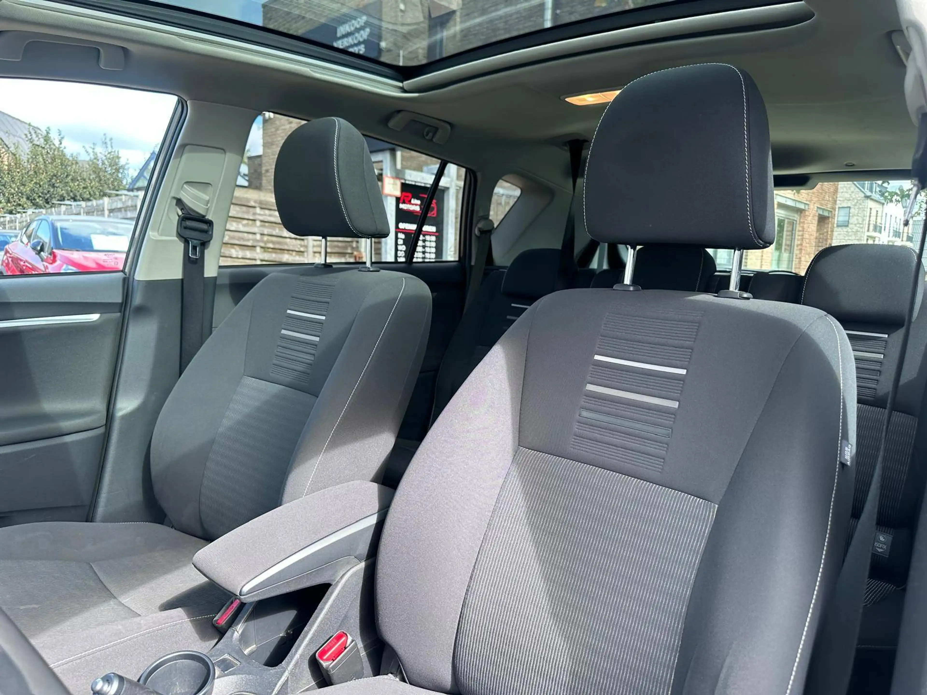 Toyota Verso 1.6i - 66.001KM - 7zitplaatsen - pano - camera - airco — photo 11