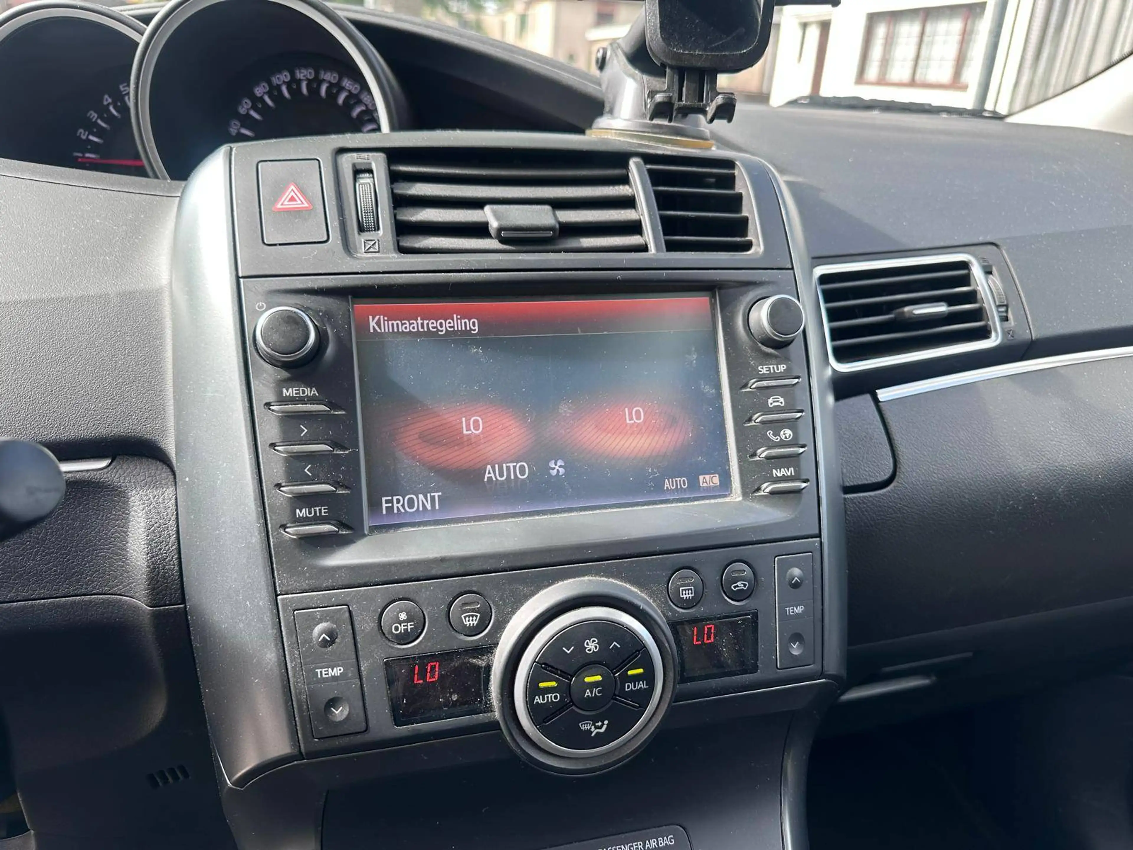 Toyota Verso 1.6i - 66.001KM - 7zitplaatsen - pano - camera - airco — photo 8