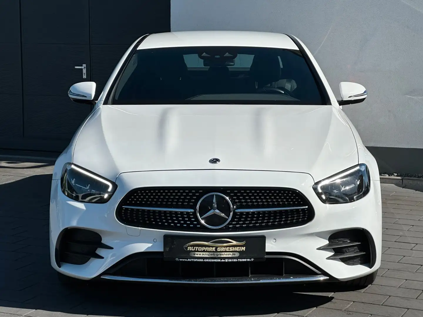 Mercedes-Benz E 300 de Lim.*AMG-LINE*1HD*Wide*KAMERA*AHK*ACC+ Weiß - 2