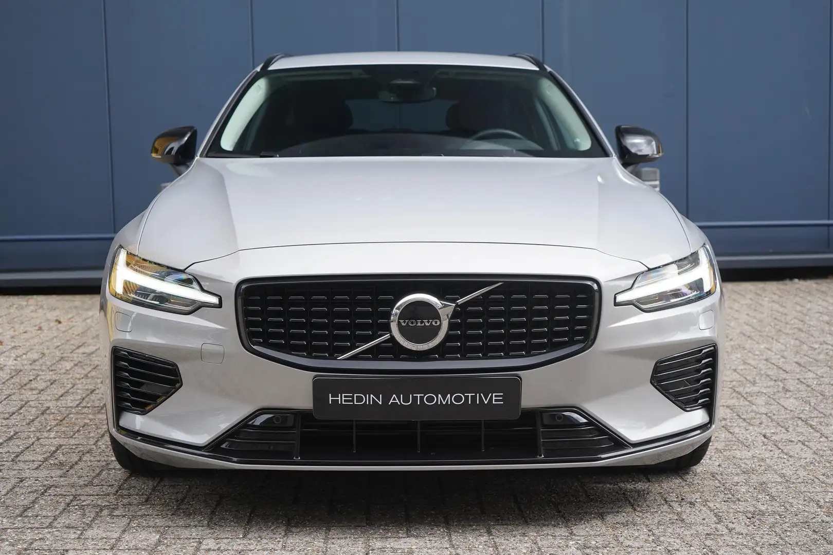 Volvo V60 2.0 T6 Plug-in hybrid AWD Plus Dark | Trekhaak | S Gris - 2