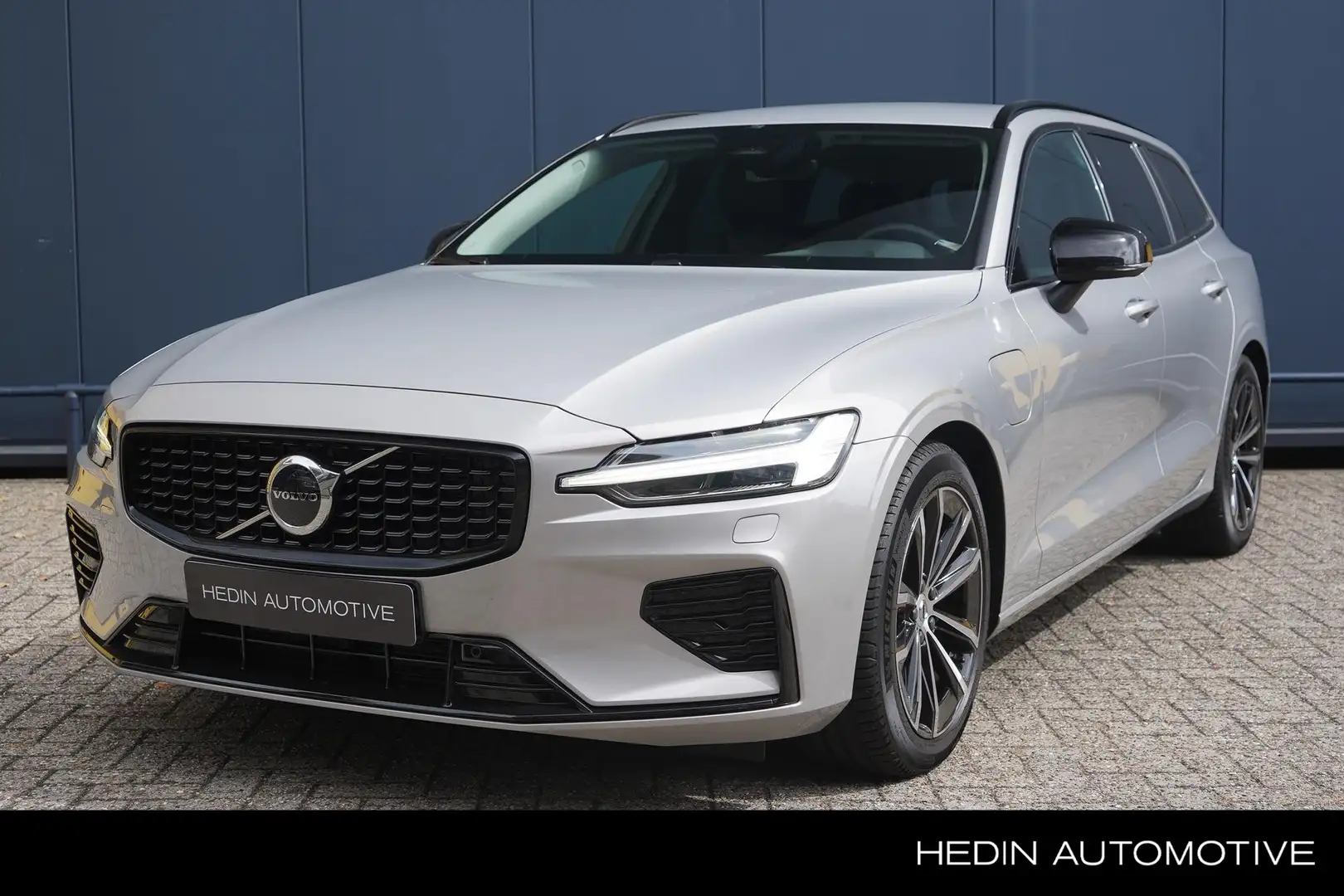 Volvo V60 2.0 T6 Plug-in hybrid AWD Plus Dark | Trekhaak | S Gris - 1