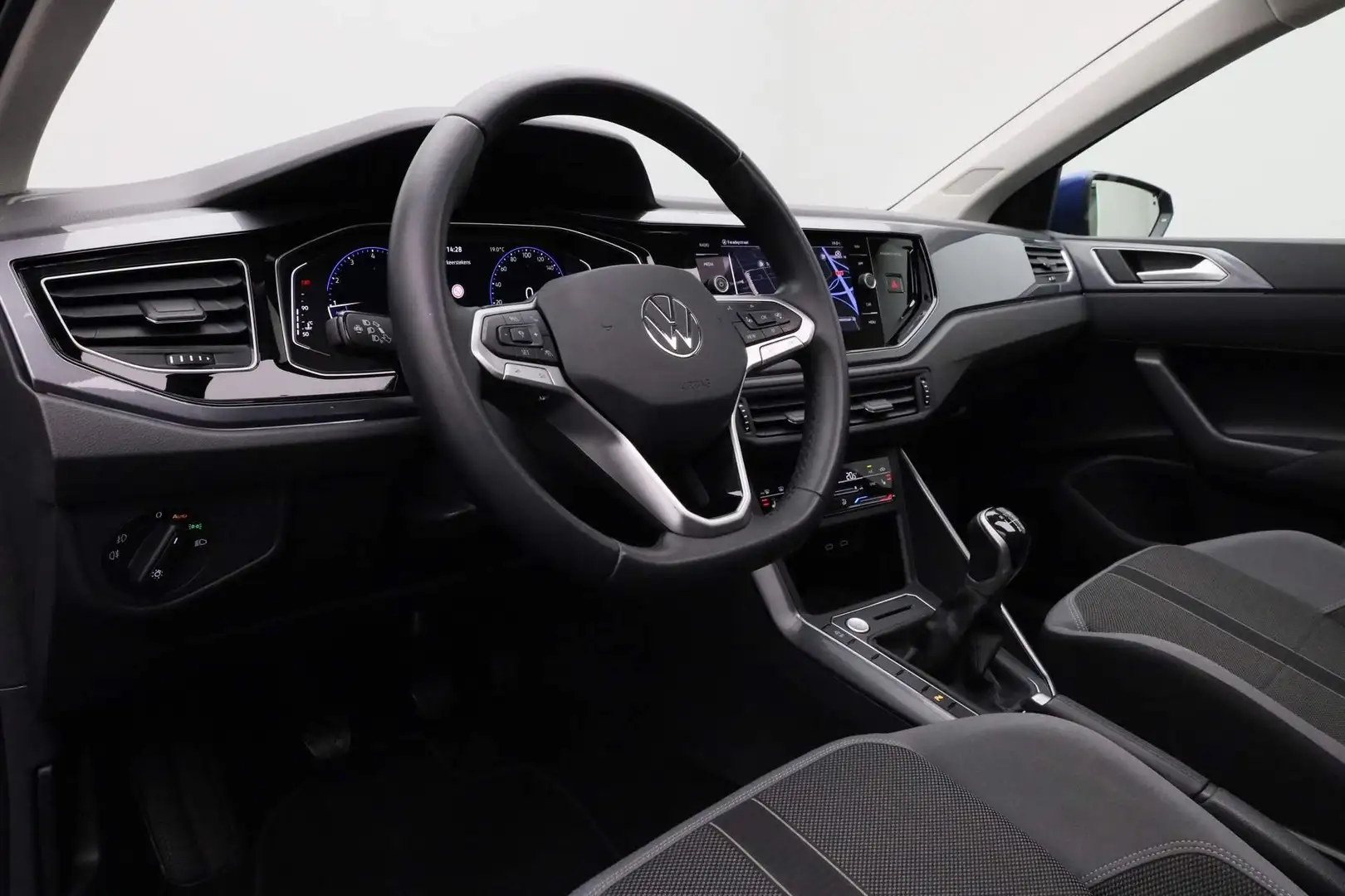 Volkswagen Polo 1.0 TSI 95 pk Style | Panoramadak | IQ Light | Ach Azul - 2