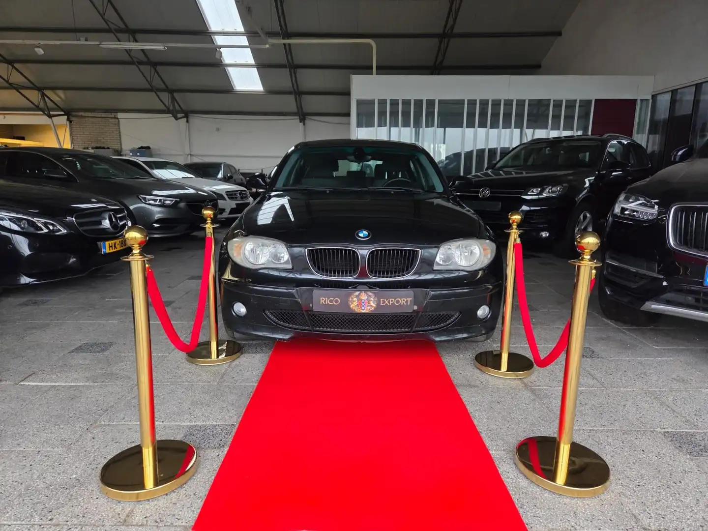 BMW 120 1-serie 120D AUT M-PACKET High Executive Zwart - 1