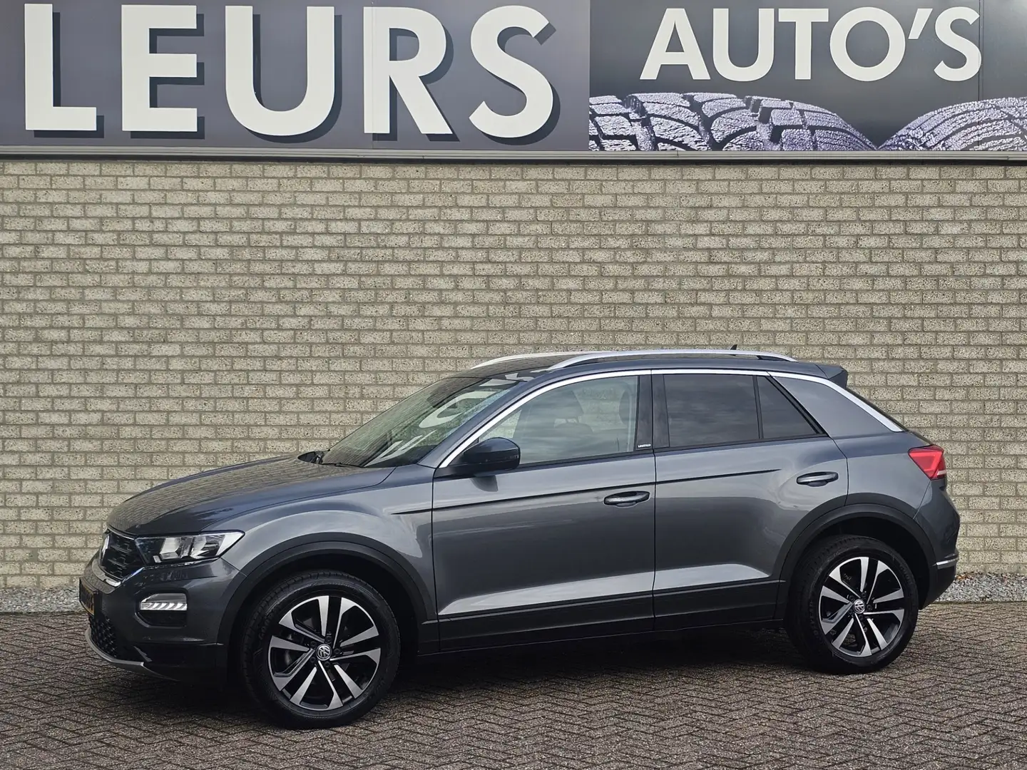 Volkswagen T-Roc 1.0 TSI Style Business Camera/Trekhaak Grijs - 1
