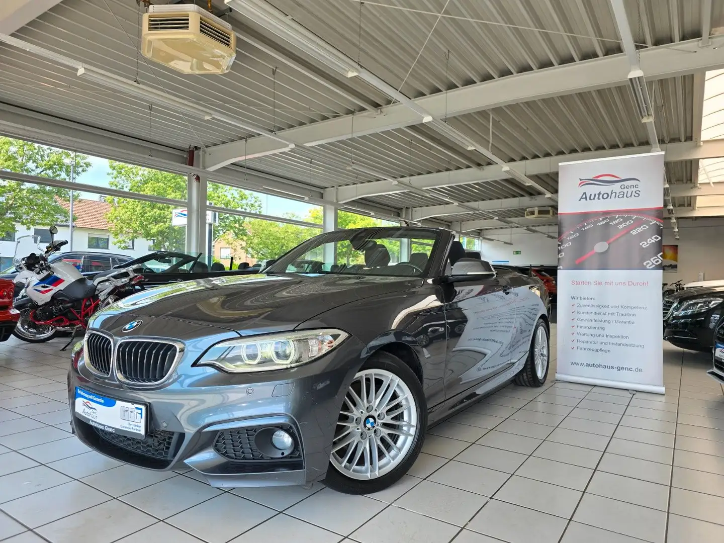 BMW 225 d Cabrio M Sportpaket Bi-Xenon AHK Kamera Grijs - 1