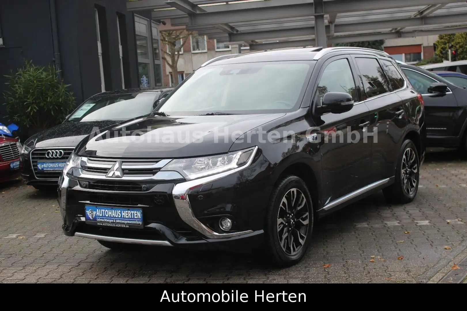 Mitsubishi Outlander PHEV Top 4WD*2.0*360°*LEDER*NAVI*XENON Noir - 1