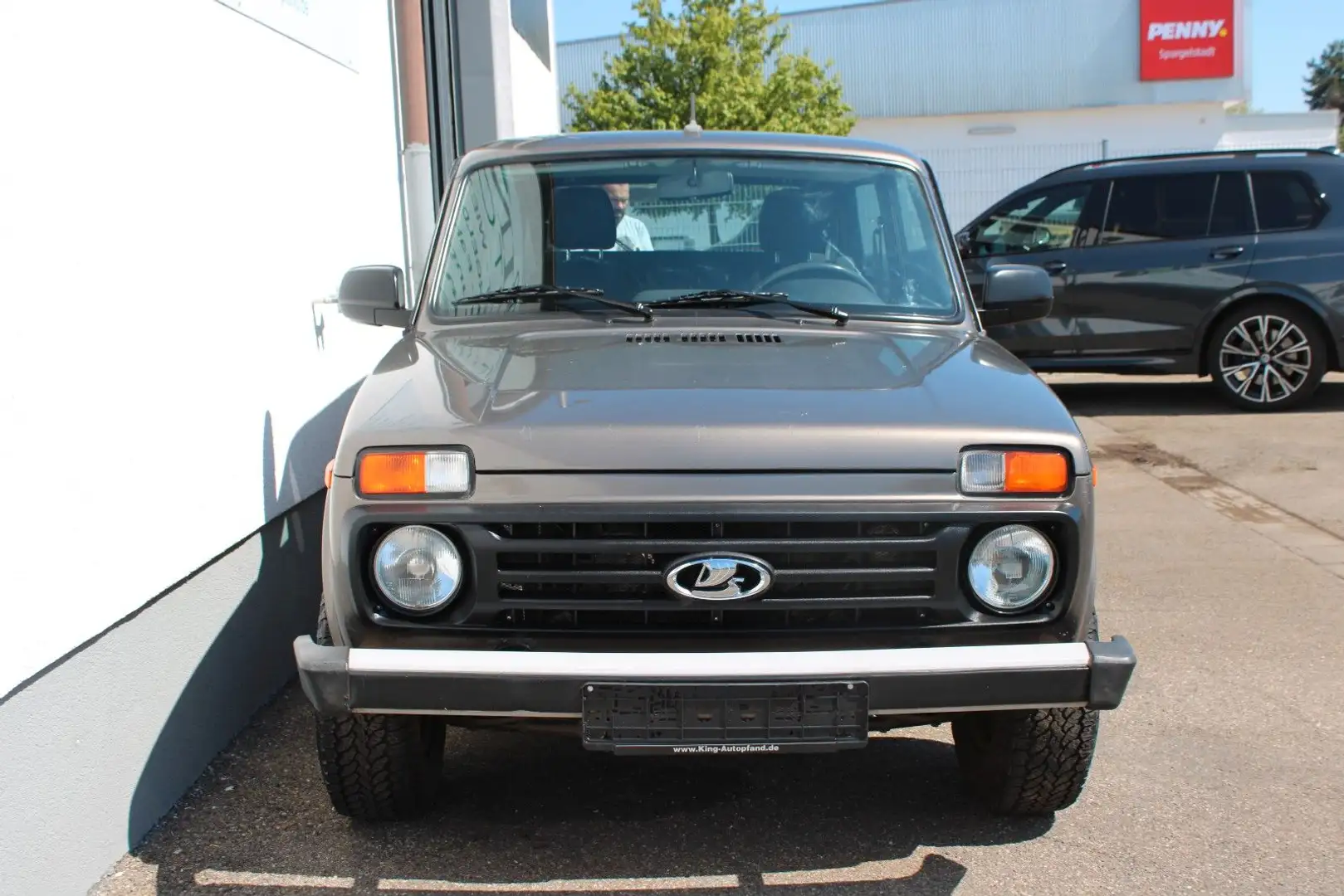 Lada Taiga 4x4 1.Hd. TÜV neu Braun - 2