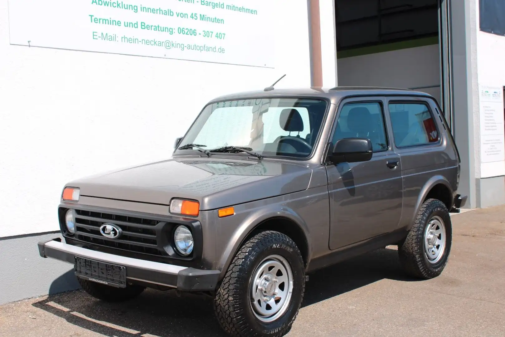 Lada Taiga 4x4 1.Hd. TÜV neu Braun - 1