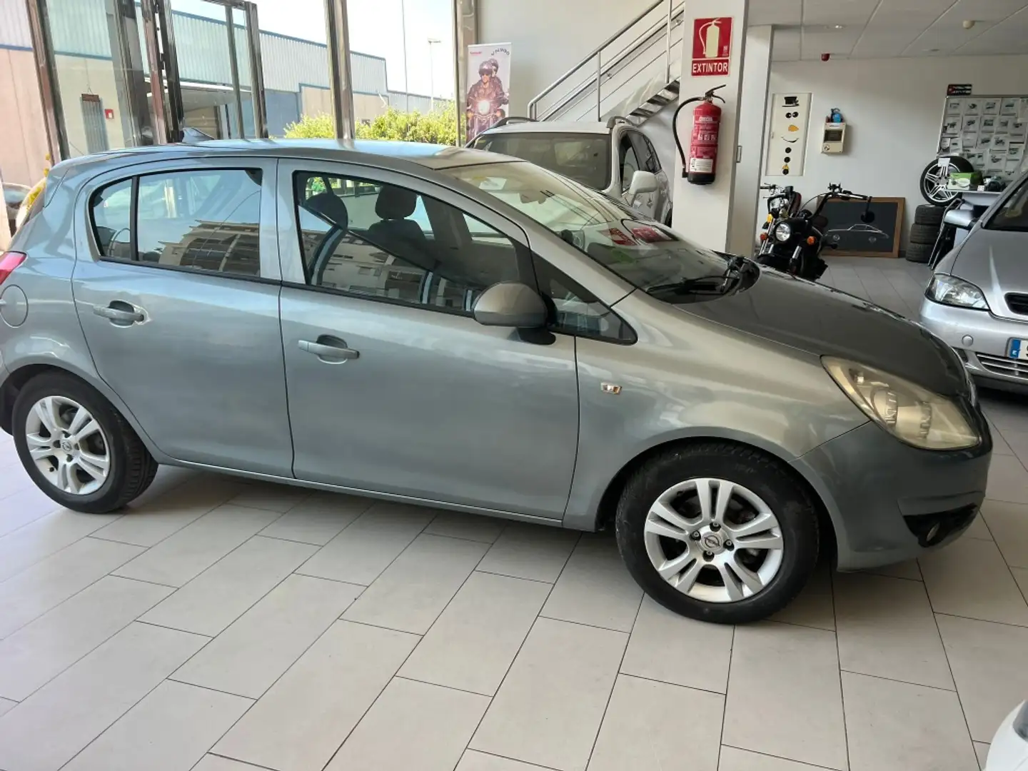 Opel Corsa 1.2 C Mon Plateado - 1