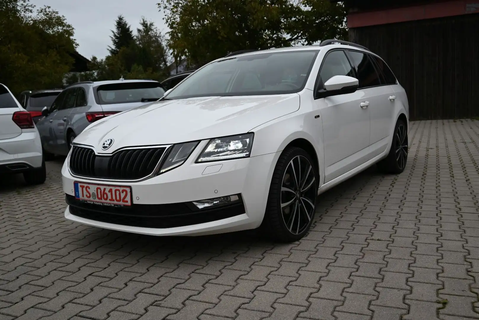 Skoda Octavia Combi Soleil/ Full LED/ 19 Zoll Alu Weiß - 1